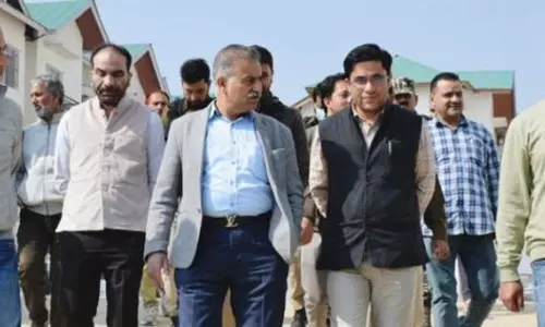 DC बांदीपोरा ने ओडिना ट्रांजिट आवास का दौरा किया DC बांदीपोरा ने ओडिना ट्रांजिट आवास का दौरा किया