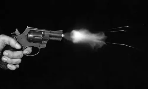 Bihar: पुलिस पर गोली चलाने के आरोप में व्यक्ति और उसका बेटा गिरफ्तार