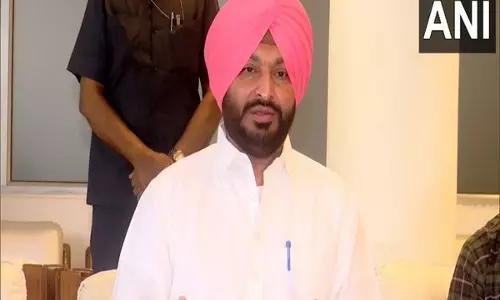 रवनीत सिंह बिट्टू ने Mumbai के बांद्रा टर्मिनस में भगदड़ की घटना पर चिंता व्यक्त की रवनीत सिंह बिट्टू ने Mumbai के बांद्रा टर्मिनस में भगदड़ की घटना पर चिंता व्यक्त की
