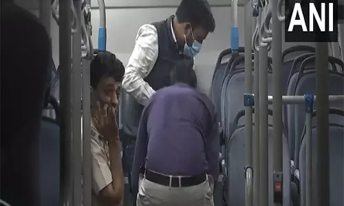 धौला कुआं के पास DTC इलेक्ट्रिक बस में लगी आग