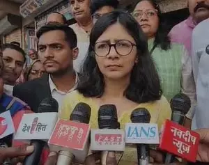 दिल्ली के किराड़ी की दयनीय हालात, स्वाति मालीवाल ने किया औचक निरीक्षण दिल्ली के किराड़ी की दयनीय हालात, स्वाति मालीवाल ने किया औचक निरीक्षण
