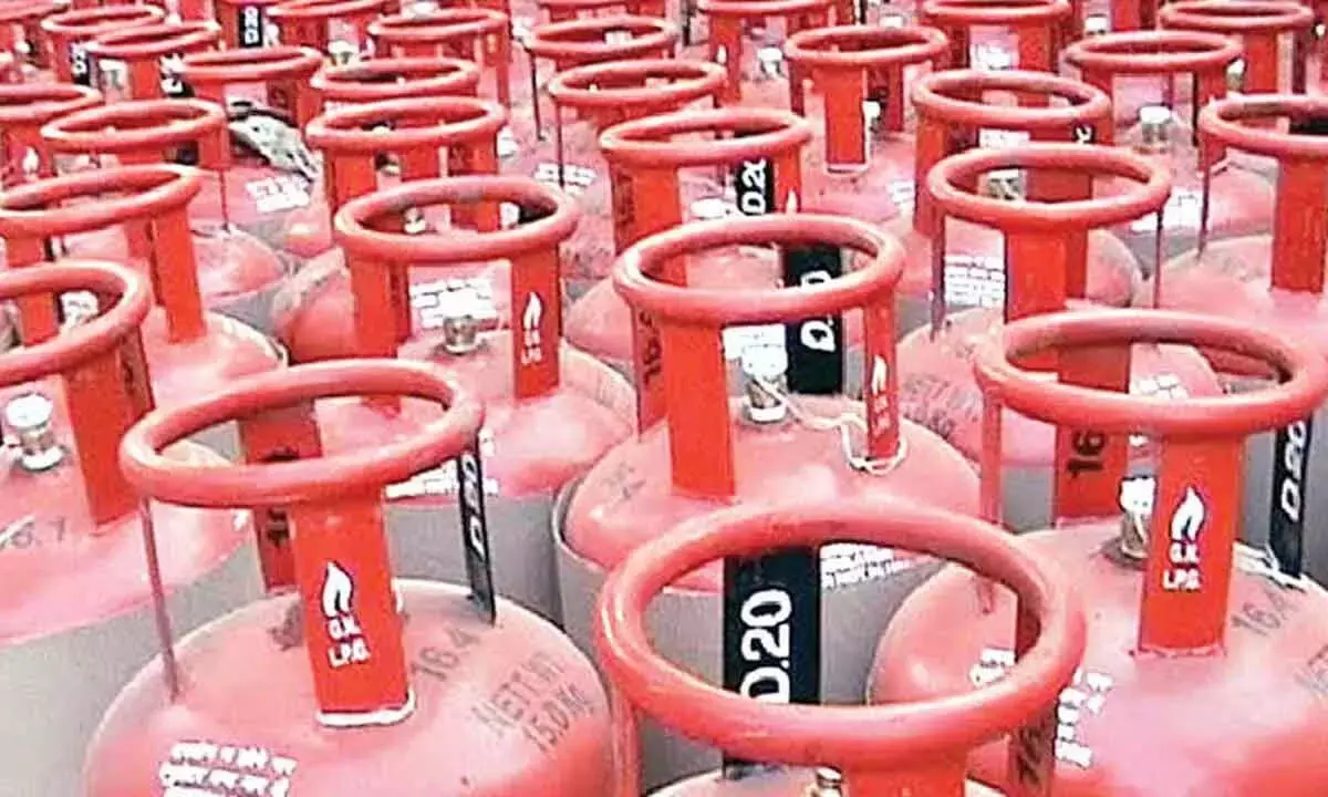 31 अक्टूबर से मुफ्त LPG सिलेंडर का वितरण