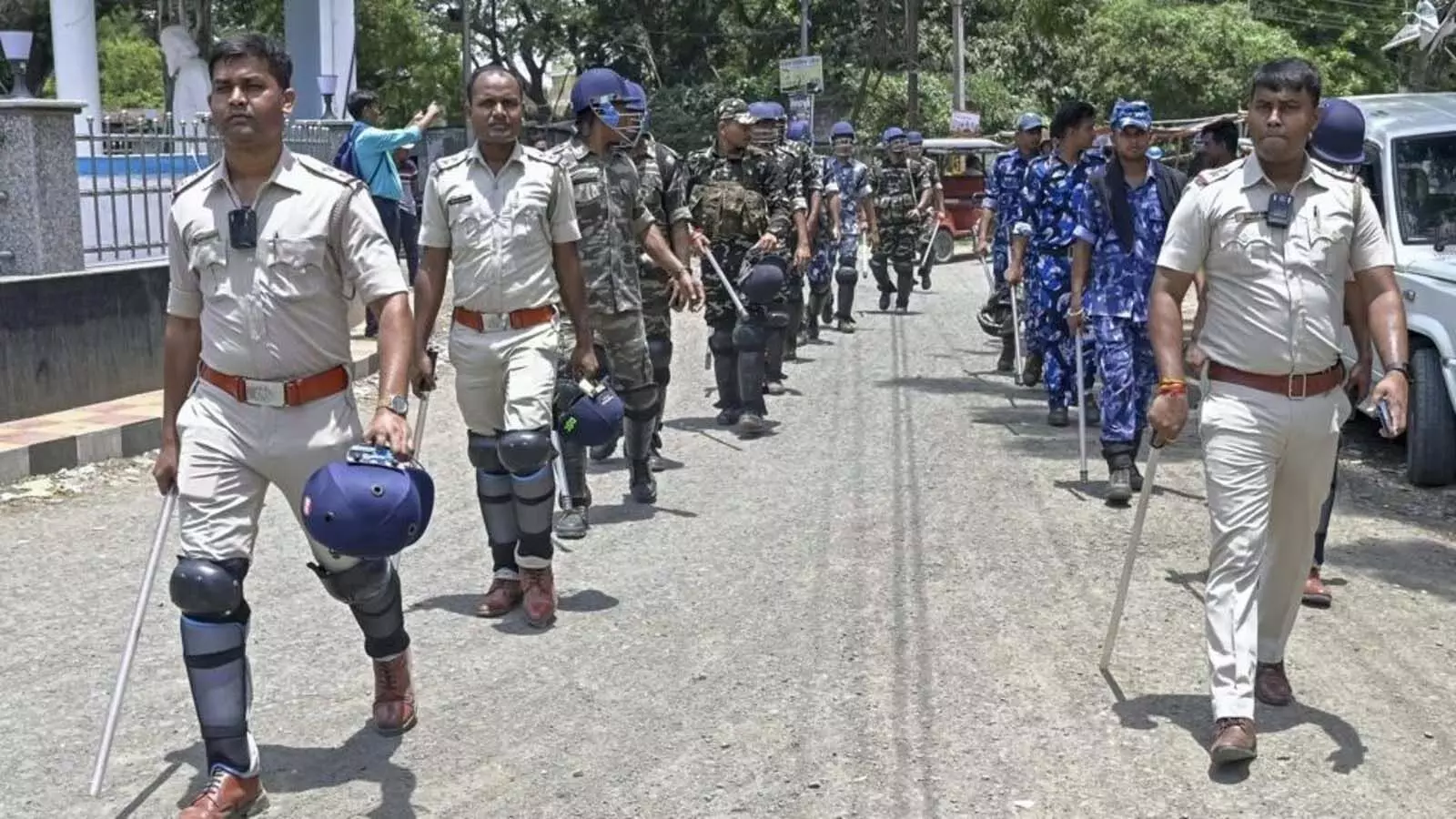 दो परिवारों के बीच झड़प, बुजुर्ग की मौत, भारी संख्या में पुलिस बल तैनात