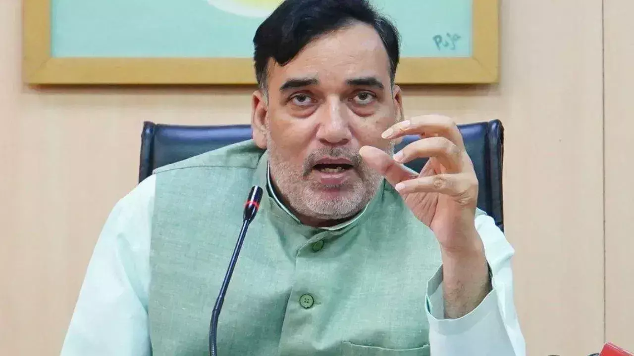 पर्यावरण मंत्री Gopal Rai ने पटाखों पर प्रतिबंध लागू करने के लिए LG सक्सेना को लिखा पत्र