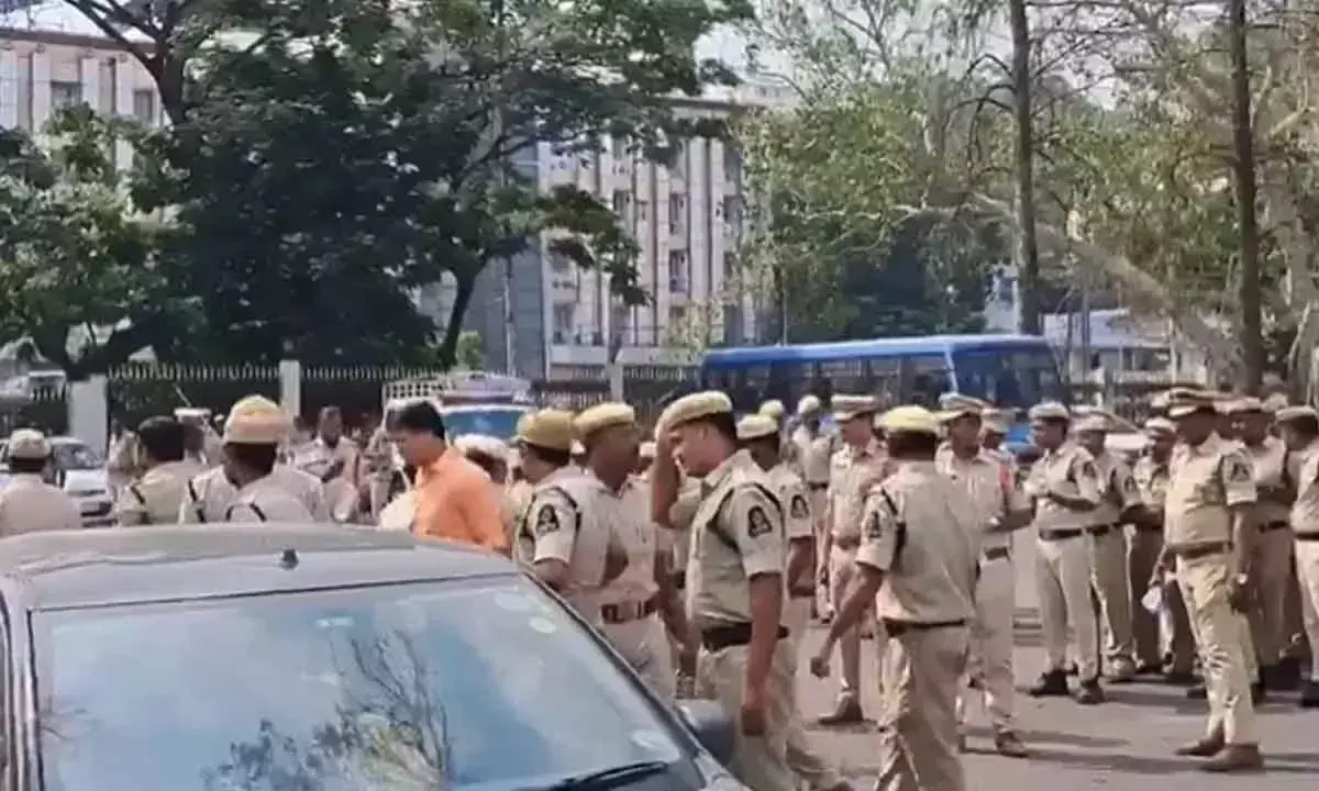 Telangana सचिवालय पर भारी पुलिस बल तैनात