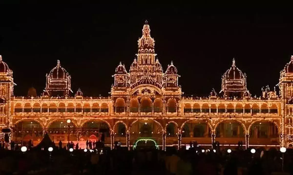 Mysore पैलेस में विदेशी पर्यटकों के लिए प्रवेश शुल्क में अचानक वृद्धि से तीखी प्रतिक्रिया