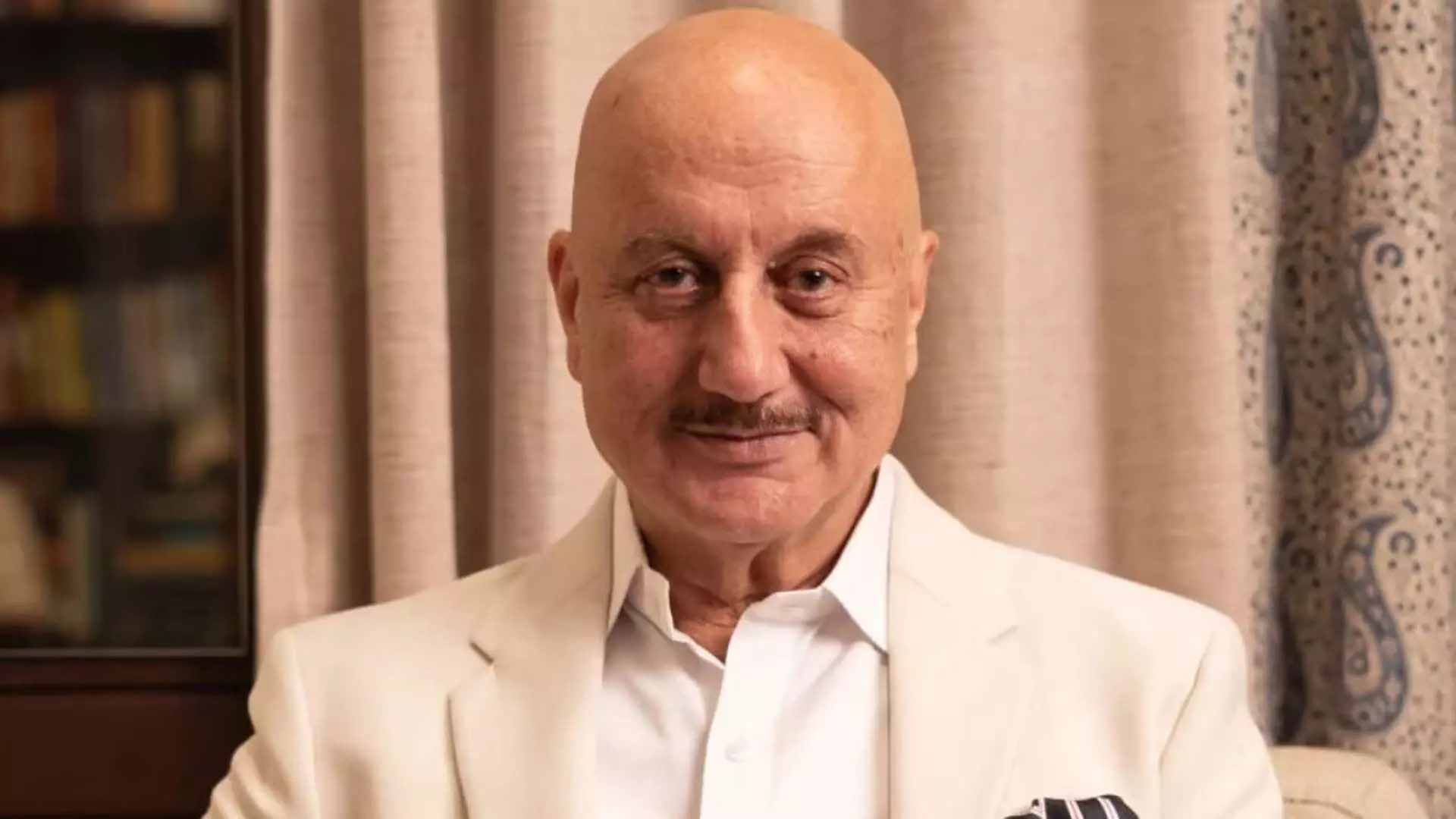 Anupam Kher ने इंडस्ट्री में 40 साल पूरे होने का जश्न मनाया