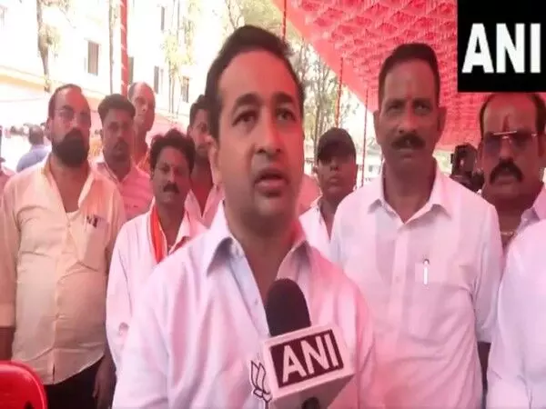 Nitesh Rane ने कांकावली से और नीलेश राणे ने कुडाल से नामांकन दाखिल किया