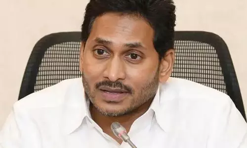 AP: ESRCP Jagan ने ‘प्रस्तावित’ बिजली दरों में बढ़ोतरी के लिए टीडीपी की आलोचना की AP: ESRCP Jagan ने ‘प्रस्तावित’ बिजली दरों में बढ़ोतरी के लिए टीडीपी की आलोचना की