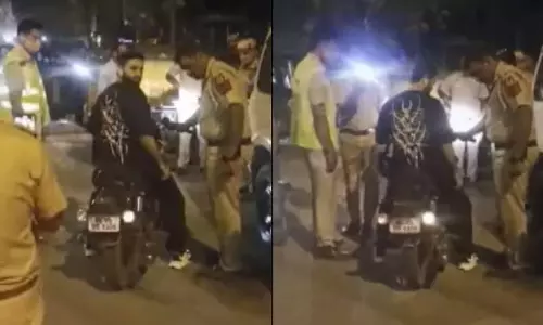 बुलेट रोकने के दौरान पुलिस अधिकारी पर हमला, बाप-बेटे गिरफ्तार बुलेट रोकने के दौरान पुलिस अधिकारी पर हमला, बाप-बेटे गिरफ्तार