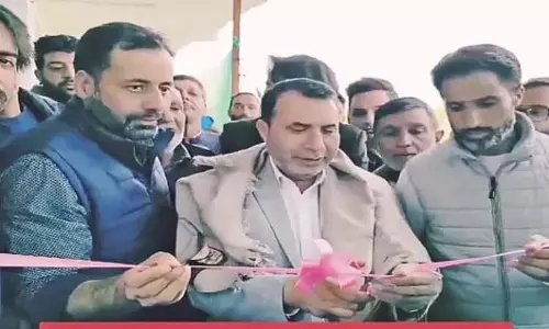 J&K: फारूक शाह ने कुन्ज़र में पुस्तकालय का उद्घाटन किया