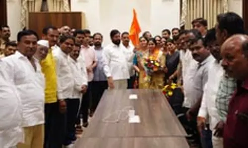 महाराष्ट्र चुनाव: शिवसेना की दूसरी सूची में मिलिंद देवड़ा, संजय निरुपम समेत 20 उम्मीदवारों के नाम