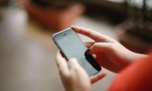 गर्लफ्रेंड को 25 हजार के कपड़े दिलाए, व्यापारी को क्यों लगा जोर का झटका?
