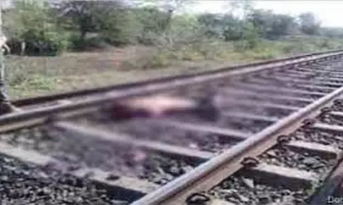 UP News: रेलवे ट्रैक पर मिला शव स्वार निवासी युवक का निकला
