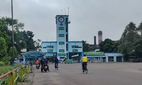 भिलाई स्टील प्लांट के सामने प्रदर्शन, दीवाली पर बकाया एरियर जारी करने की मांग पर अड़े कर्मचारी भिलाई स्टील प्लांट के सामने प्रदर्शन, दीवाली पर बकाया एरियर जारी करने की मांग पर अड़े कर्मचारी