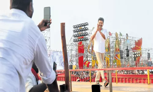 Tamil: विजय की टीवीके डीएमके, भाजपा से मुकाबला करेगी