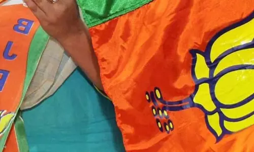 झारखंड की प्रतिद्वंद्वी पार्टियों में दलबदलुओं की एंट्री