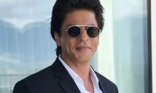 Shahrukh Khan ने अपनी सास के साथ जोरदार डांस किया Shahrukh Khan ने अपनी सास के साथ जोरदार डांस किया