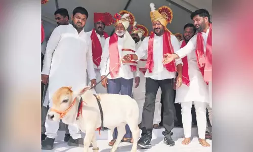 CM रेवंत रेड्डी ने हैदराबाद के विकास में यादवों की भूमिका की सराहना की CM रेवंत रेड्डी ने हैदराबाद के विकास में यादवों की भूमिका की सराहना की