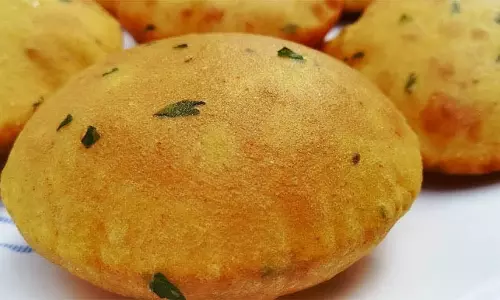Diwali festival पर बनाएं कच्चे आलू की कुरकुरी पूरी Diwali festival पर बनाएं कच्चे आलू की कुरकुरी पूरी