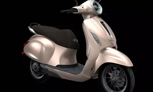 Bajajs का इलेक्ट्रिक स्कूटर करता है कमाल