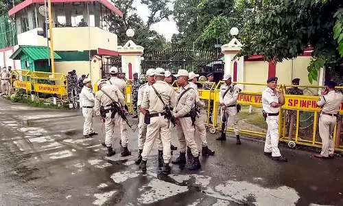 Manipur: राजभवन के पास कॉलेज के सामने हथगोला मिला Manipur: राजभवन के पास कॉलेज के सामने हथगोला मिला