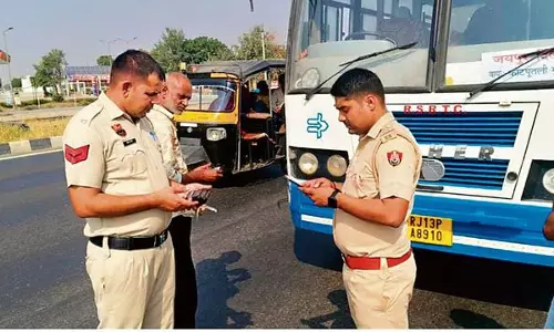 Haryana : पुलिस द्वारा मुफ्त बस यात्रा से राजस्थान में चालान युद्ध शुरू Haryana : पुलिस द्वारा मुफ्त बस यात्रा से राजस्थान में चालान युद्ध शुरू