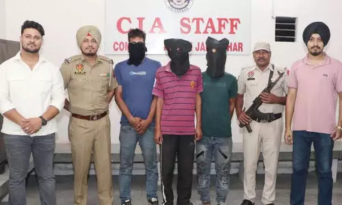 Amritpal के सहयोगी, 3 अन्य हथियार, ड्रग्स के साथ गिरफ्तार Amritpal के सहयोगी, 3 अन्य हथियार, ड्रग्स के साथ गिरफ्तार