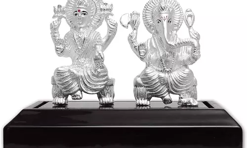 चांदी के लक्ष्मी गणेश पर लगा कालापन दूर हो जायेगा