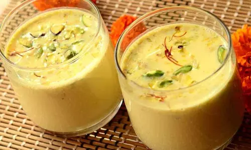 रसोई में रखे इस मसाले को दूध के साथ खाने से क्या स्वास्थ्य लाभ होते