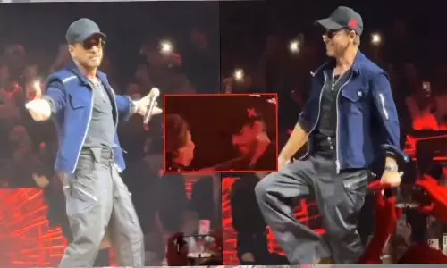 Shahrukh Khan ने दुबई इवेंट में सास सविता छिब्बर के साथ किया डांस, वीडियो वायरल