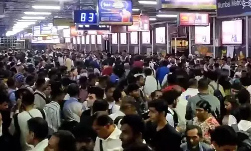 रेलवे स्टेशनों पर भीड़: Mumbai में प्लेटफॉर्म टिकटों की बिक्री पर प्रतिबंध