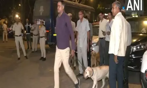 Delhi Police ने लावारिस बैग मिलने के बाद खान मार्केट इलाके में मॉक ड्रिल की Delhi Police ने लावारिस बैग मिलने के बाद खान मार्केट इलाके में मॉक ड्रिल की