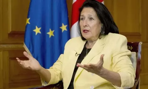 Georgia के राष्ट्रपति ने कहा कि देश चुनाव में रूसी विशेष अभियान का शिकार हुआ Georgia के राष्ट्रपति ने कहा कि देश चुनाव में रूसी विशेष अभियान का शिकार हुआ