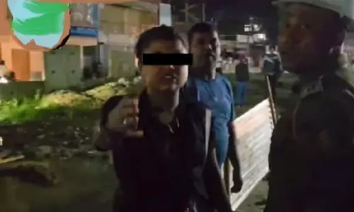 Assam : नशे में धुत महिला ड्राइवर ने डिब्रूगढ़ में लोहार की दुकान में टक्कर मारी, 3 लोग घायल Assam : नशे में धुत महिला ड्राइवर ने डिब्रूगढ़ में लोहार की दुकान में टक्कर मारी, 3 लोग घायल