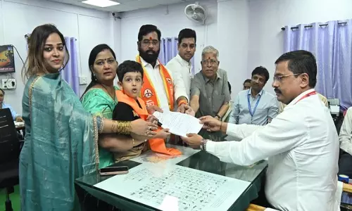 CM एकनाथ शिंदे ने कोपरी-पचपखाड़ी विधानसभा क्षेत्र से नामांकन दाखिल किया CM एकनाथ शिंदे ने कोपरी-पचपखाड़ी विधानसभा क्षेत्र से नामांकन दाखिल किया