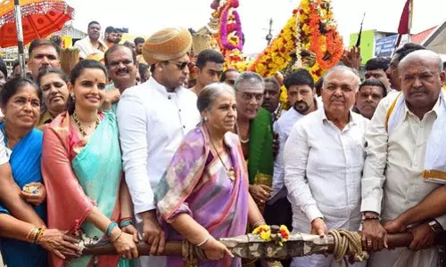 केंद्रीय मंत्री कुमारस्वामी ने कहा- Karnataka सरकार वाडियार परिवार को परेशान कर रही