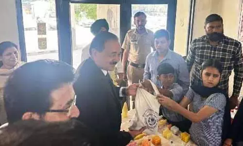 Punjab: दिवाली प्रदर्शनी में टोल-फ्री 1500 स्टिकर के साथ कानूनी सहायता को बढ़ावा दिया