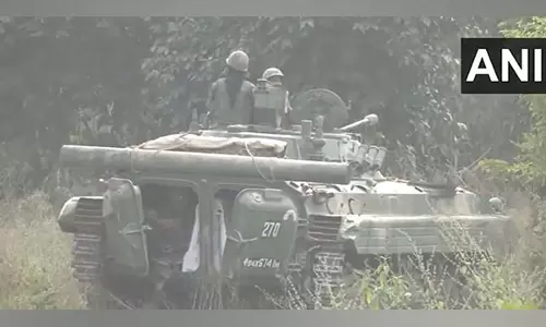 Battal में आसन मंदिर के पास सेना के काफिले पर हमले के बाद एक आतंकवादी मारा गया, दो फरार