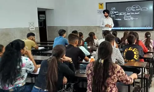 IAS क्वालीफायर हरनीत सिंह ने SR कॉलेज में दिया प्रेरणादायी भाषण IAS क्वालीफायर हरनीत सिंह ने SR कॉलेज में दिया प्रेरणादायी भाषण
