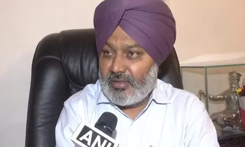 Punjab के मंत्रियों ने धान उठाव के मुद्दे पर राज्यपाल को ज्ञापन सौंपा Punjab के मंत्रियों ने धान उठाव के मुद्दे पर राज्यपाल को ज्ञापन सौंपा