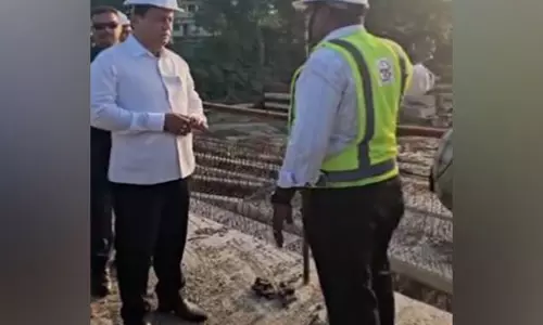 Sarbananda Sonowal ने पूर्वोत्तर के पहले जहाज मरम्मत कार्य की प्रगति की समीक्षा की