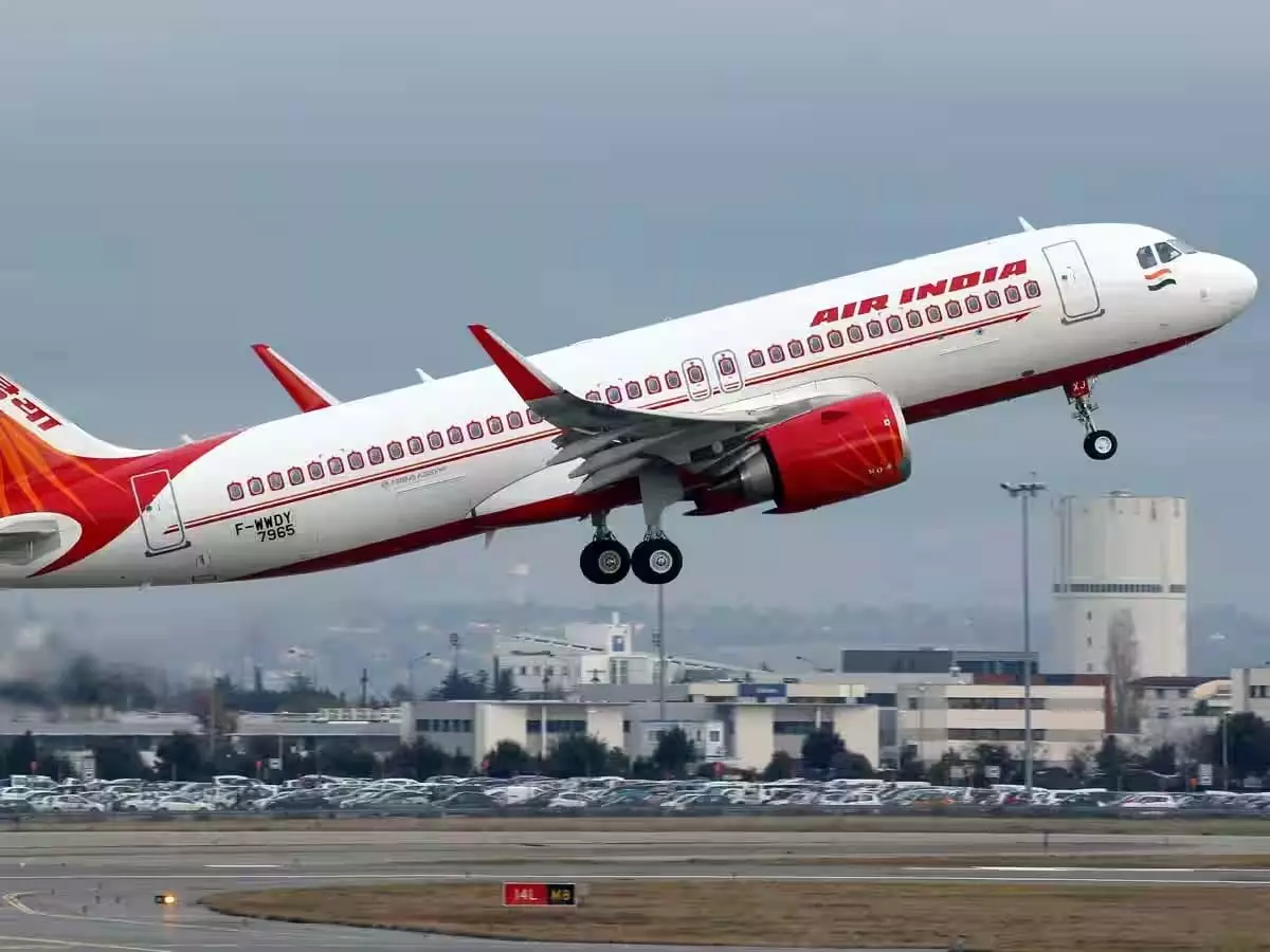 BIG BREAKING: AIR INDIA की 32 फ्लाइट्स को बम से उड़ाने की धमकी, मचा हड़कंप