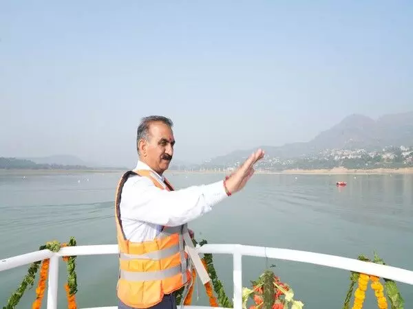 CM Sukhu ने पर्यटन को बढ़ावा देने के लिए गोविंद सागर झील में जल क्रीड़ा का किया शुभारंभ