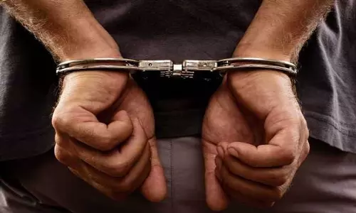 Haryana: ऑनलाइन घोटाला चलाने के आरोप में व्यक्ति गिरफ्तार Haryana: ऑनलाइन घोटाला चलाने के आरोप में व्यक्ति गिरफ्तार