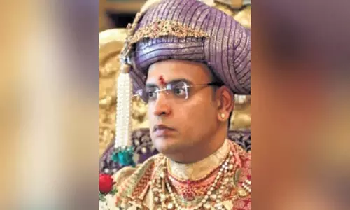Karnataka: एचडीके ने व्यापक समर्थन के लिए यदुवीर को शामिल किया Karnataka: एचडीके ने व्यापक समर्थन के लिए यदुवीर को शामिल किया