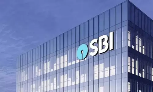 SBI ने जेके यतीम ट्रस्ट को सौर लाइटें, शैक्षिक सामग्री दान की SBI ने जेके यतीम ट्रस्ट को सौर लाइटें, शैक्षिक सामग्री दान की