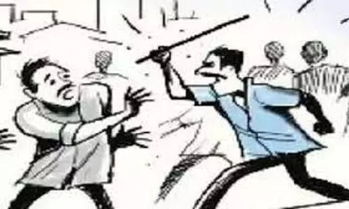 Up News:छात्र को सड़क पर दौड़ा-दौड़ाकर बेल्ट और रॉड से पीटा