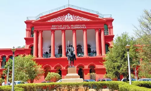 Karnataka: कर्नाटक हाईकोर्ट ने जोशी के भाई के खिलाफ जांच पर रोक लगाई Karnataka: कर्नाटक हाईकोर्ट ने जोशी के भाई के खिलाफ जांच पर रोक लगाई