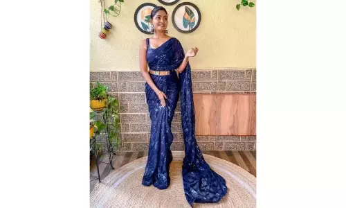 Ready to wear Georgette Saree: जल्दी तैयार होना है तो खरीदें रेडी टू वियर जॉर्जेट साड़ी, ऐसे करें स्टाइल Ready to wear Georgette Saree: जल्दी तैयार होना है तो खरीदें रेडी टू वियर जॉर्जेट साड़ी, ऐसे करें स्टाइल